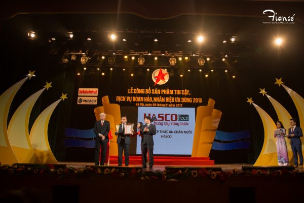 HASCO FEED vinh dự được nhận giải thưởng cup nhãn hiệu ưa dùng 2016