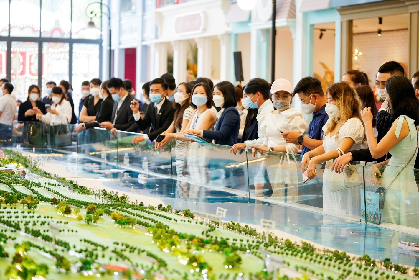 Expert tips on real estate investment during "tide recedes"